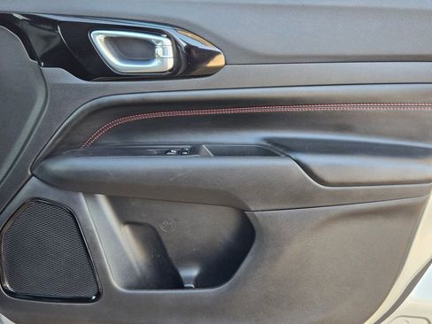 Used 2025 Jeep Compass Trailhawk image 28