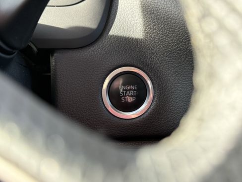 Used 2022 Toyota Tundra Limited image 4