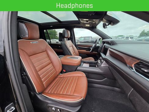 Used 2023 GMC Yukon XL Denali Ultimate AWD/4WD image 22