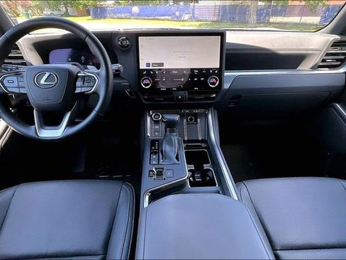 Used 2025 Lexus GX 550 w/ Accessory Package (2T) AWD/4WD image 4