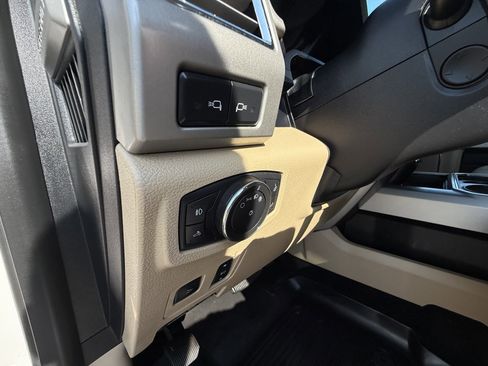 Used 2017 Ford F250 Lariat w/ Lariat Ultimate Package image 17