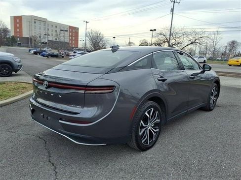 Used 2023 Toyota Crown Limited image 3