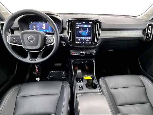 Certified 2025 Volvo XC40 B5 Core image 20