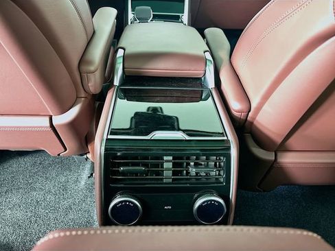 New 2026 Land Rover Range Rover Long Wheelbase Autobiography image 26