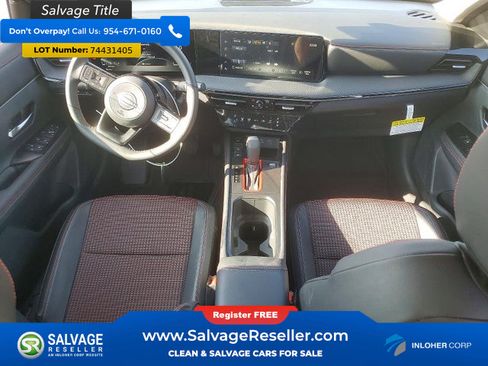 Used 2025 Nissan Kicks SR FWD image 11