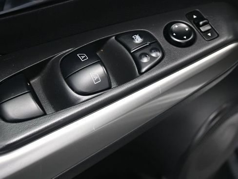 Used 2020 Nissan Kicks SV FWD image 11