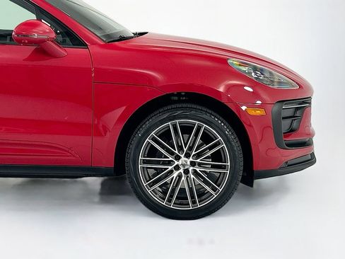 Certified 2025 Porsche Macan AWD/4WD image 11