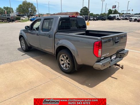 Used 2021 Nissan Frontier SV RWD image 3