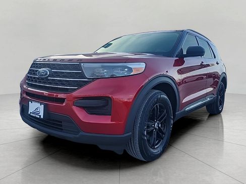 Certified 2022 Ford Explorer XLT image 3