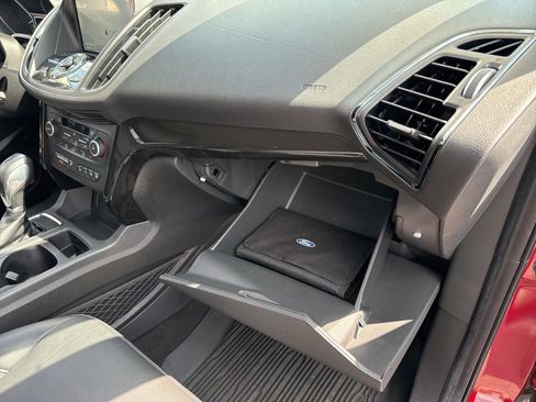 Used 2019 Ford Escape Titanium AWD/4WD image 36