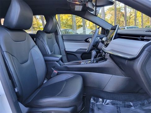 Certified 2023 Jeep Compass Limited w/ Sun and Sound Group image 24