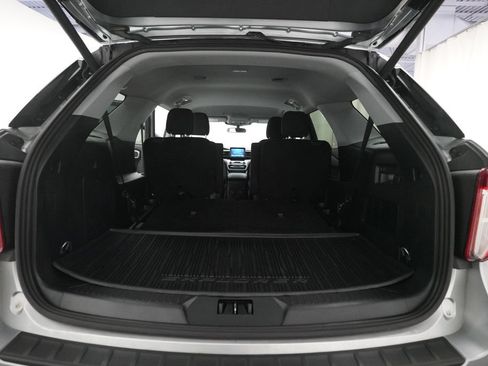 Used 2024 Ford Explorer XLT AWD/4WD image 9
