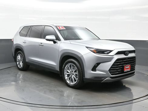 Used 2024 Toyota Grand Highlander AWD image 8