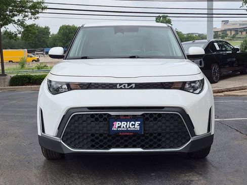 Used 2023 Kia Soul LX w/ Option Group 015 FWD image 2