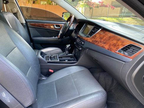 Used 2015 Hyundai Equus Signature image 52
