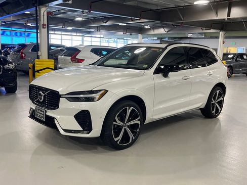 Certified 2024 Volvo XC60 B5 Ultimate w/ Protection Package Premier AWD/4WD image 6