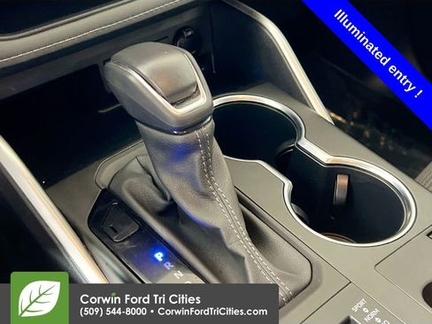 Used 2024 Toyota Highlander LE image 10