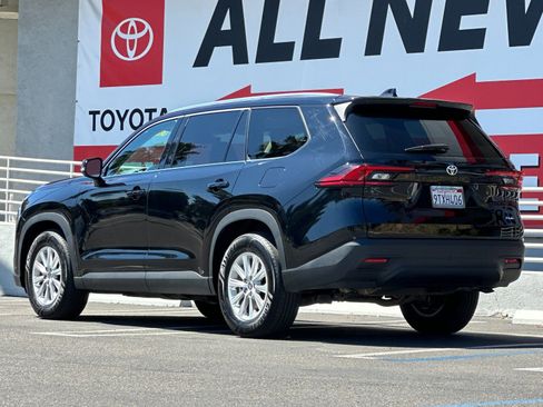 Used 2025 Toyota Grand Highlander FWD image 3