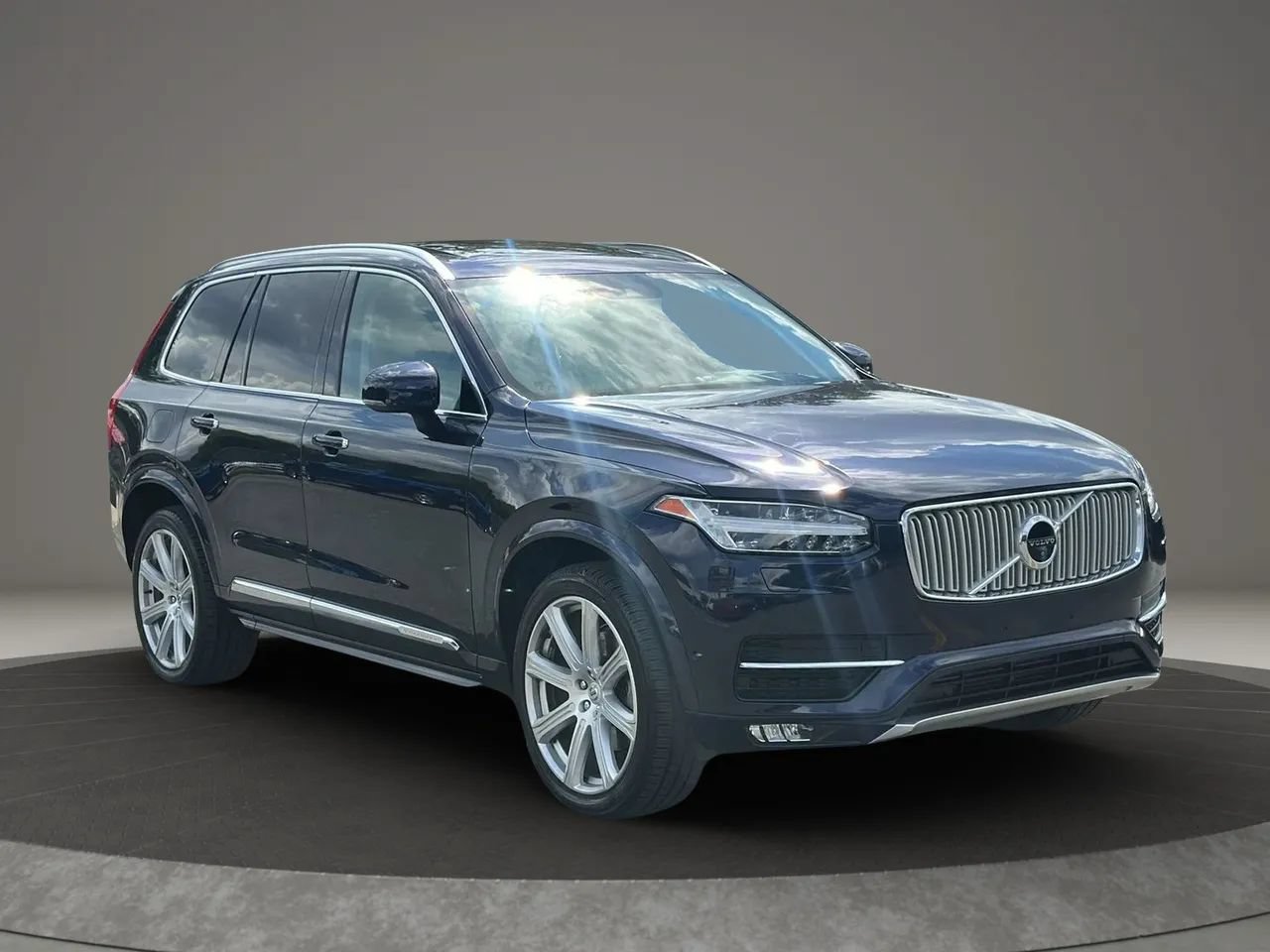 Used 2017 Volvo XC90 T6 Inscription w/ Vision Package AWD/4WD image 3