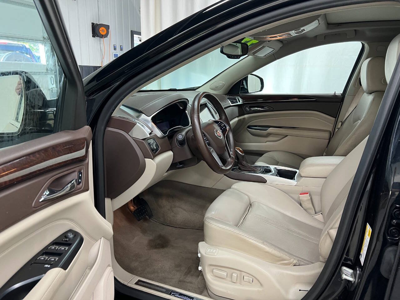 Used 2015 Cadillac SRX Luxury w/ Driver Awareness Package AWD/4WD image 7