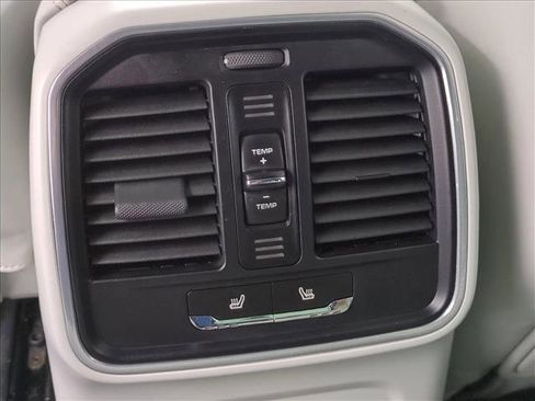 Used 2022 Porsche Macan image 19