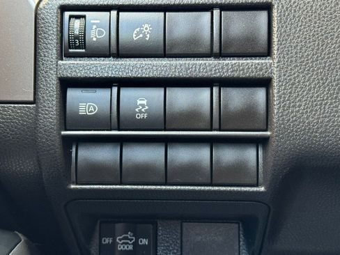 Used 2025 Toyota Tacoma TRD Off-Road AWD/4WD image 8