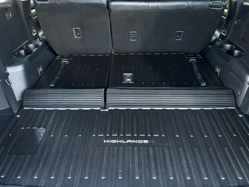 Used 2022 Toyota Highlander XLE image 16