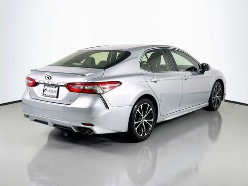 Used 2018 Toyota Camry SE w/ Moonroof Package image 7