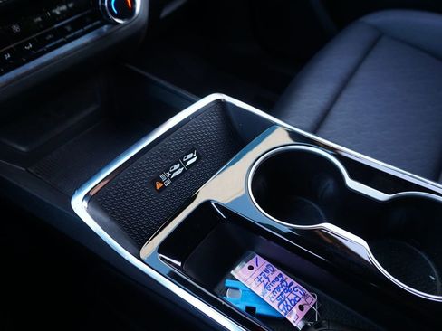 Used 2025 Chevrolet Equinox LT w/ Convenience Package II image 16