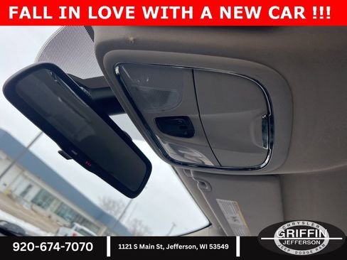 Used 2017 Jeep Cherokee Trailhawk w/ Cold Weather Group image 23