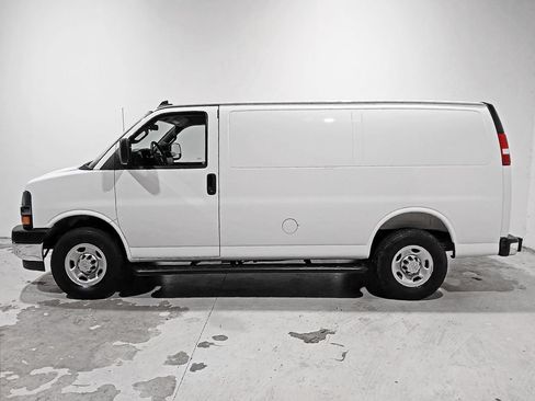 Used 2025 Chevrolet Express 2500 w/ Driver Convenience Package RWD image 4