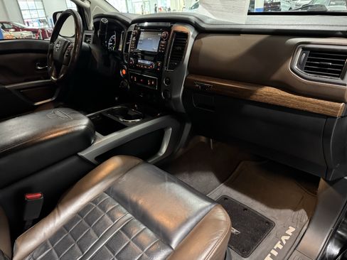 Used 2017 Nissan Titan Platinum Reserve image 40