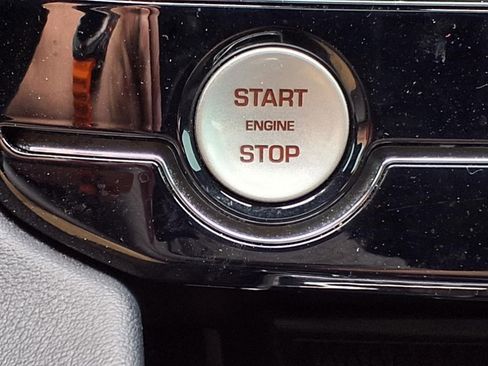 Used 2019 Jaguar F-PACE R-Sport image 23