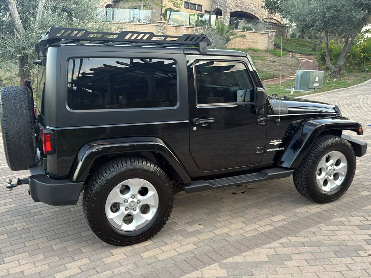 Used 2015 Jeep Wrangler Sahara w/ Connectivity Group AWD/4WD image 16