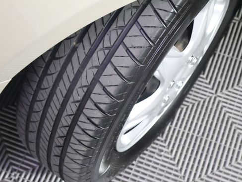 Used 2010 Hyundai Elantra GLS w/ Sunroof Pkg 3 FWD image 17