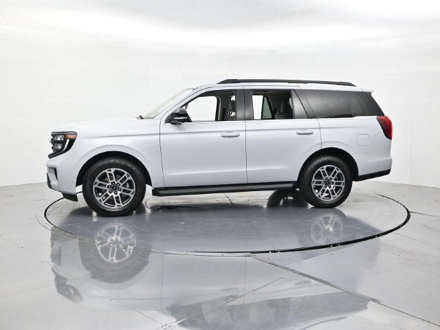Used 2025 Ford Expedition Active AWD/4WD image 6