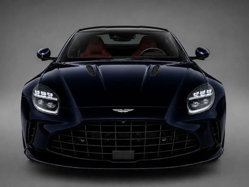 Used 2025 Aston Martin V8 Vantage Coupe RWD image 5