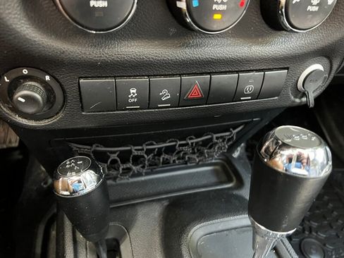 Used 2014 Jeep Wrangler Sahara w/ Connectivity Group AWD/4WD image 28