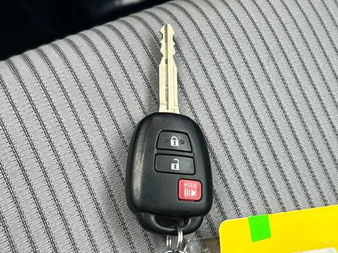 Used 2013 Toyota RAV4 LE image 27