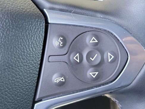 Used 2023 Chevrolet Traverse High Country FWD image 9