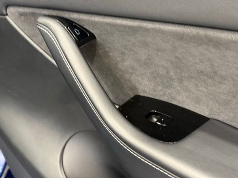 Used 2021 Tesla Model Y Standard Range image 23