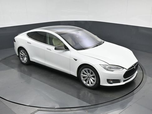 Used 2013 Tesla Model S Performance image 48