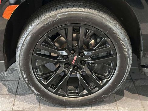 Used 2023 GMC Yukon XL Denali AWD/4WD image 8