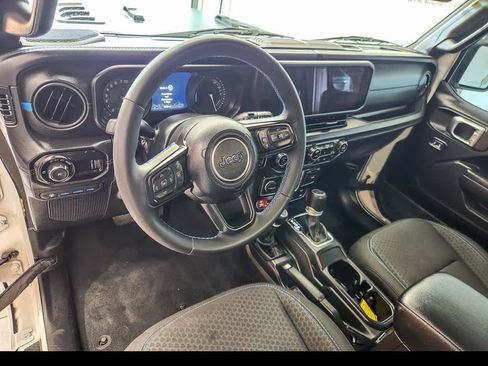 Used 2024 Jeep Wrangler Unlimited Rubicon 4xe w/ Technology Group AWD/4WD image 10