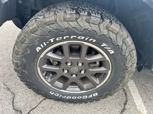 Used 2022 Jeep Gladiator Overland image 10