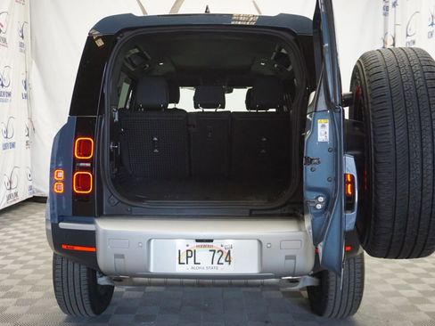 Used 2025 Land Rover Defender 110 S image 8