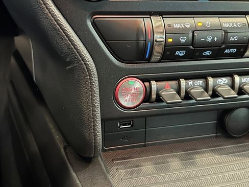 Used 2022 Ford Mustang Shelby GT500 w/ Carbon Fiber Track Pack image 28