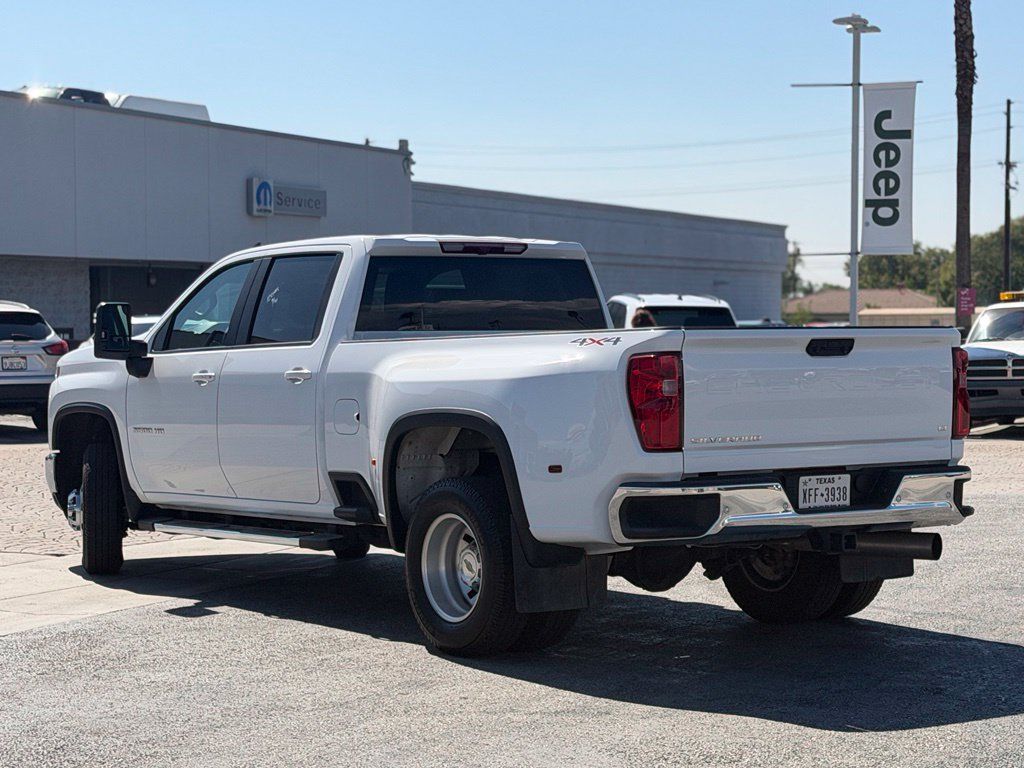 Used 2025 Chevrolet Silverado 3500 LT w/ Safety Package AWD/4WD image 3