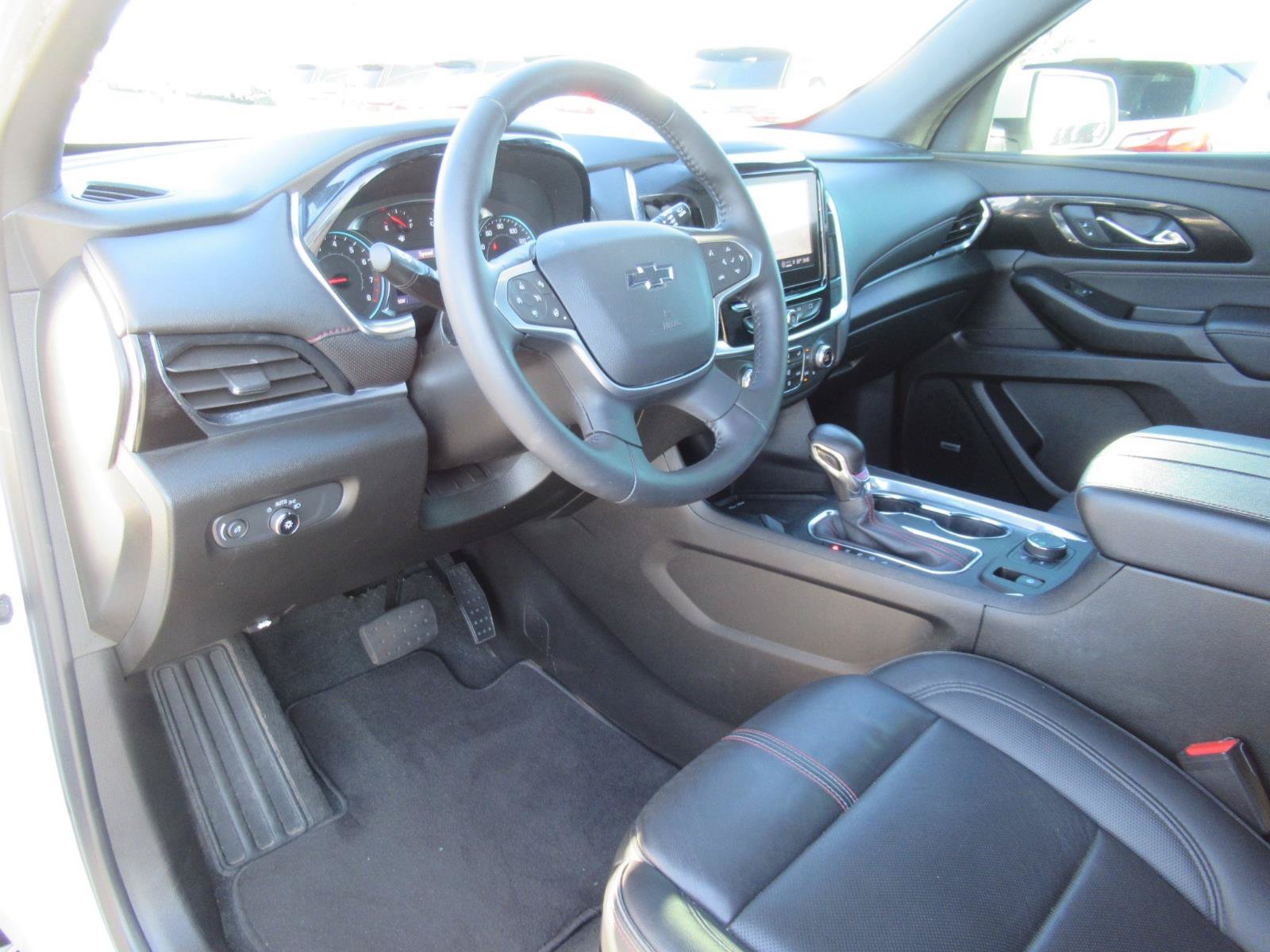 Certified 2022 Chevrolet Traverse RS w/ LPO, 'HIT The Road' Package AWD/4WD image 17