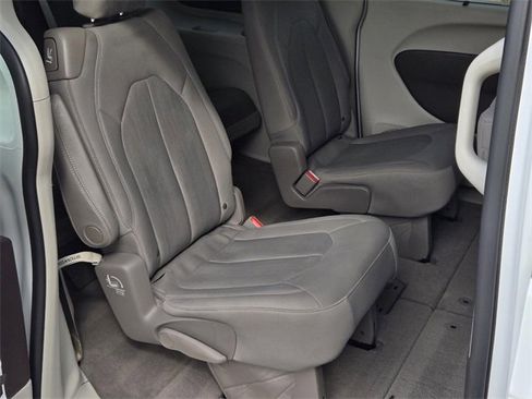 Used 2018 Chrysler Pacifica Touring Plus w/ Tire & Wheel Group image 9